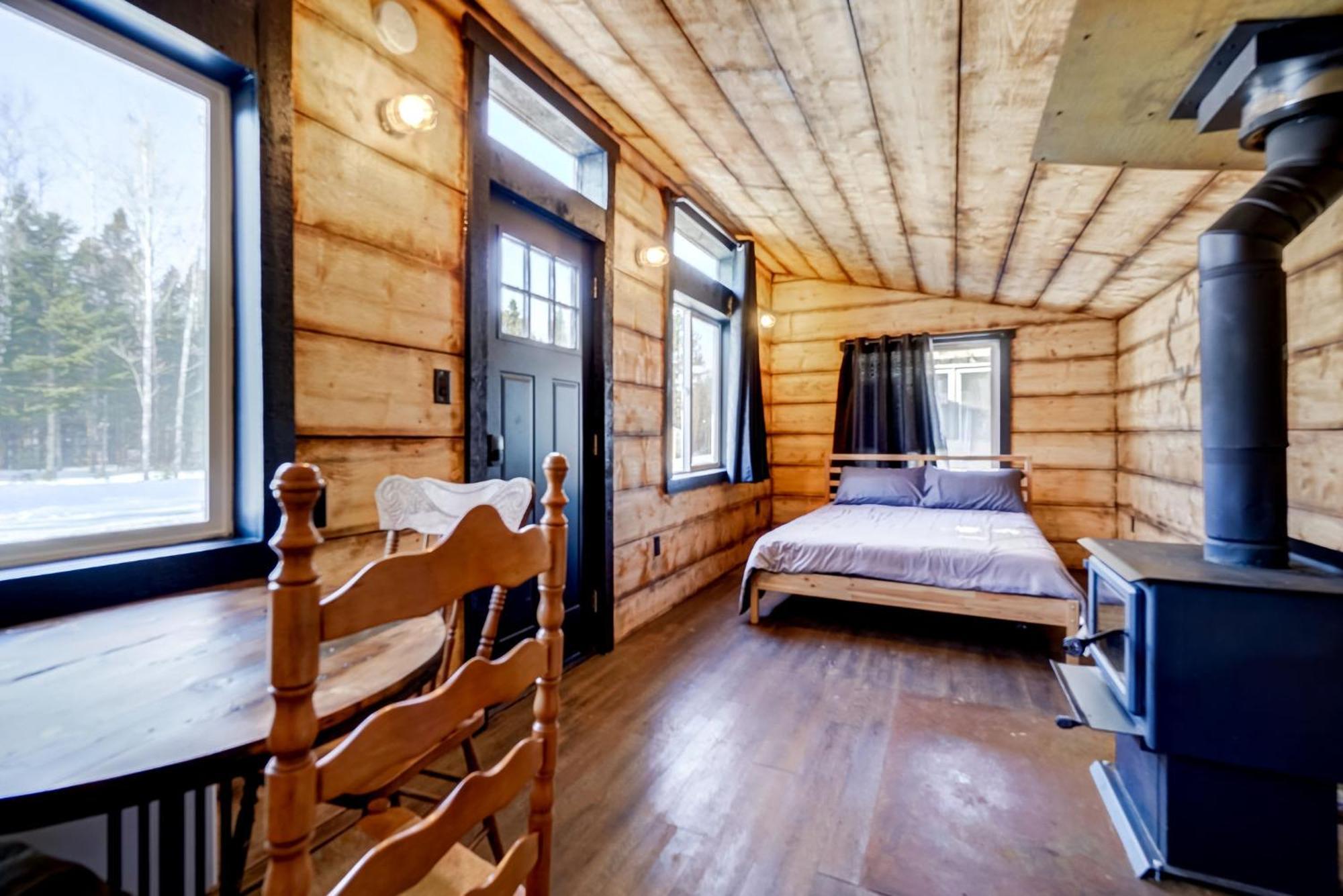 Your Cozy Cabin Retreat Saint-Remi-d'Amherst Buitenkant foto